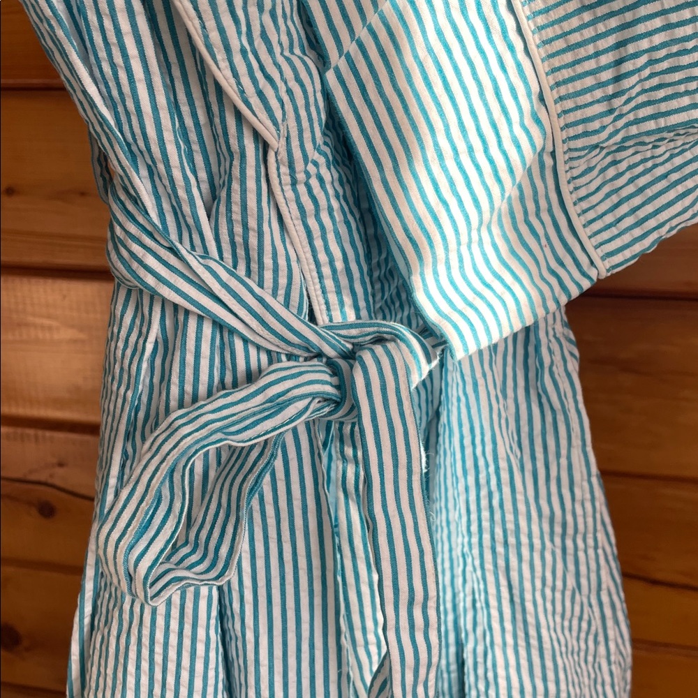 Classic seersucker lightweight Robe - Picture 3 of 3